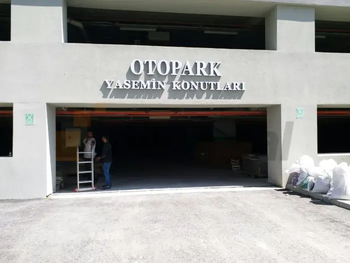 Işıksız kutu harf uygulaması 5 — Universal Reklam imalatı
