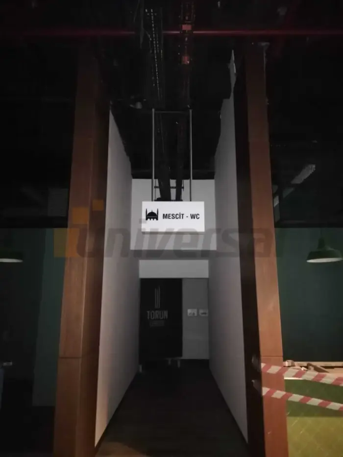 Yönlendirme tabelası uygulaması 1 — Universal Reklam imalatı